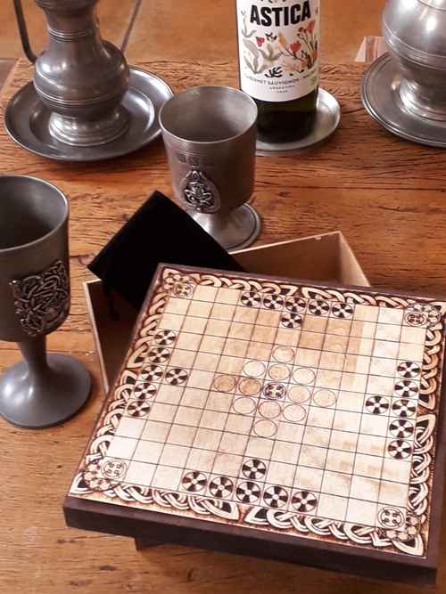 Jogos de Tabuleiro – Hnefatafl, o jogo Viking – DrunkWookie