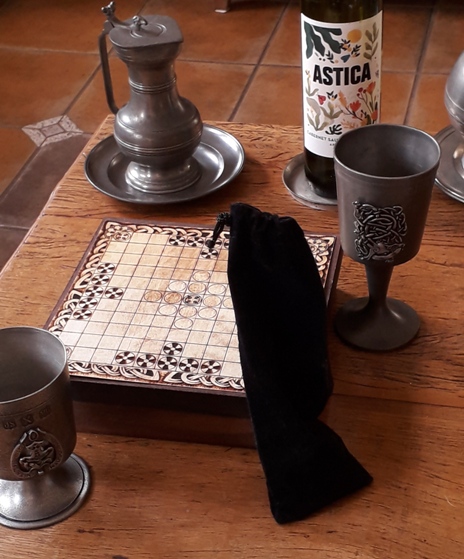 Jogos de Tabuleiro – Hnefatafl, o jogo Viking – DrunkWookie